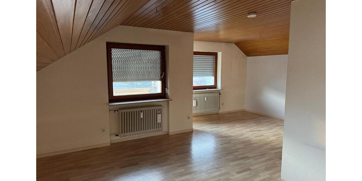 Dachgeschoßwohnung Filderstadt - 4 Zimmer, 82 m&sup2;, 1.100&euro; | Angebot:24865420