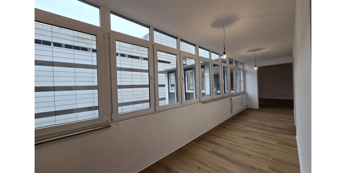 Dachgeschoßwohnung Offenbach am Main - 5 Zimmer, 200 m&sup2;, 2.600&euro; | Angebot:24441320