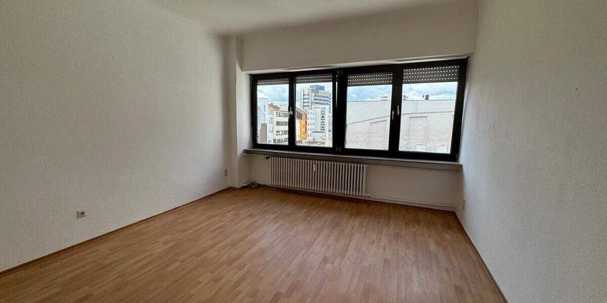 Zimmer Saarbrücken St Johann - 4 Zimmer, 137 m&sup2;, 895&euro; | Angebot:25699900