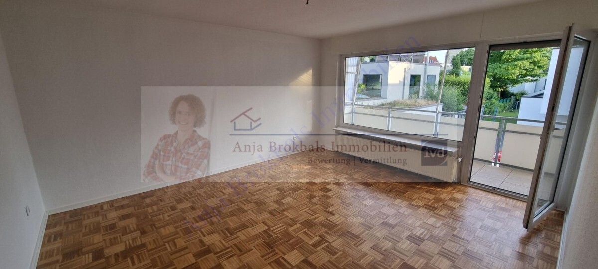 Modernisiert, zentral, ruhig, kl. Garage, 3- bis 4-Zimmer mit Balkon, Obergeschoss in einem Zweifamilienhaus 4 zimmer