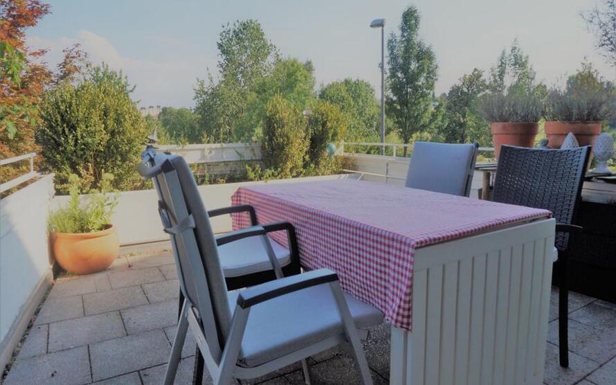 löffelfertiges WG-Zimmer mit Internet, TV, Gästeküche, BadWc-Mitbenützung, Waschmaschine und Balkon
