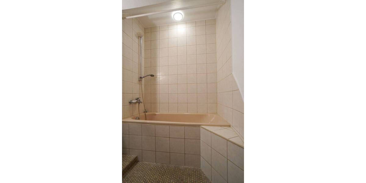 Top renovierte 3,5-Zimmer-Atelierwohnung mit EBK u. Südbalkon in bevorzugter Aussichtslage 3 zimmer