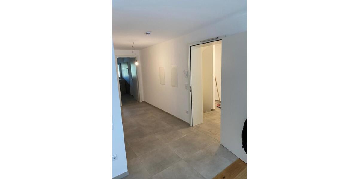 Etagenwohnung Eiselfing - 3 Zimmer, 90 m&sup2;, 1.000&euro; | Angebot:25266220