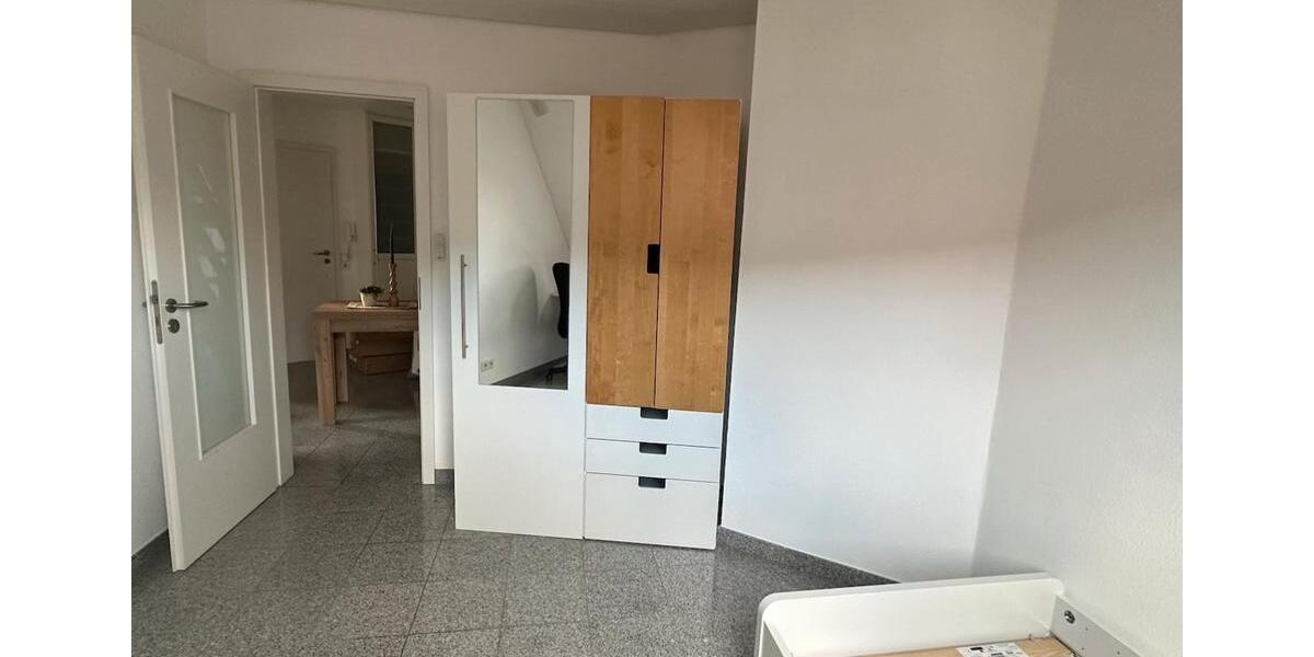 Dachgeschoßwohnung Stuttgart Stuttgart-Süd - 13 Zimmer, 89 m&sup2;, 575&euro; | Angebot:26652370
