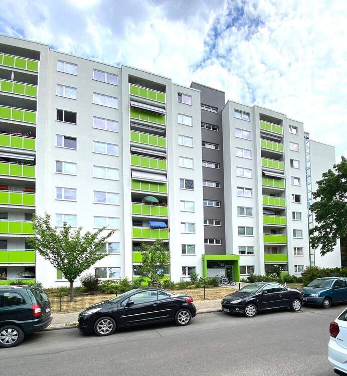 **MODERNISIERTE 2,5 Zimmer Erdgeschoßwohnung MIT BALKON UND NEUEM DUSCHBAD**