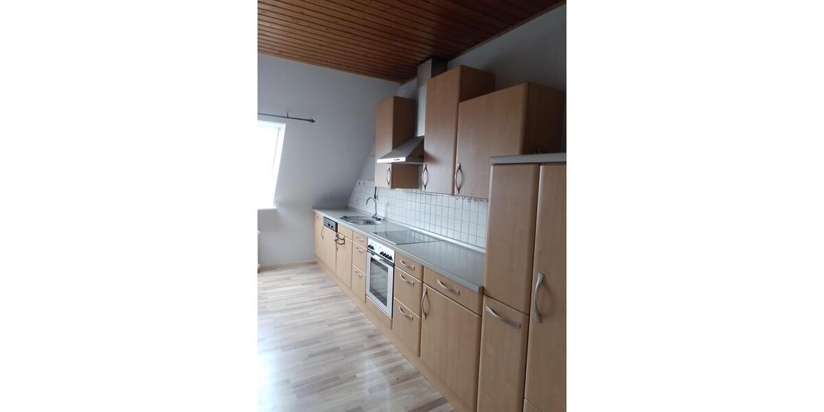 Dachgeschoßwohnung Zweibrücken - 6 Zimmer, 130 m&sup2;, 800&euro; | Angebot:26052060