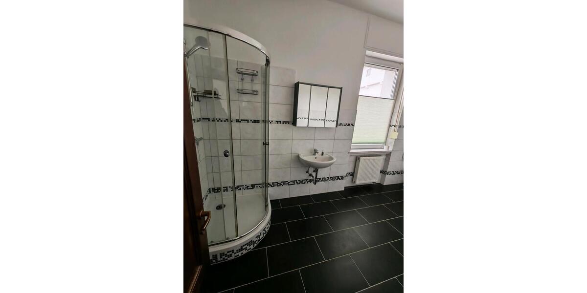 Etagenwohnung Sundern (Sauerland) - 4 Zimmer, 130 m&sup2;, 1.050&euro; | Angebot:25051475