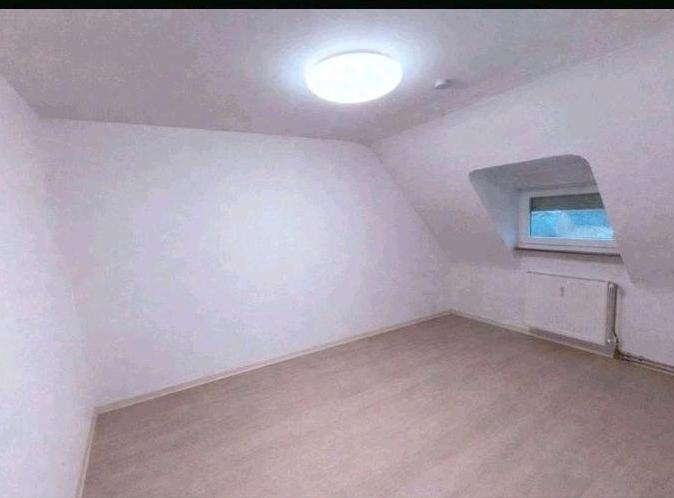 Dachgeschoßwohnung Völklingen - 4 Zimmer, 70 m&sup2;, 600&euro; | Angebot:26635845