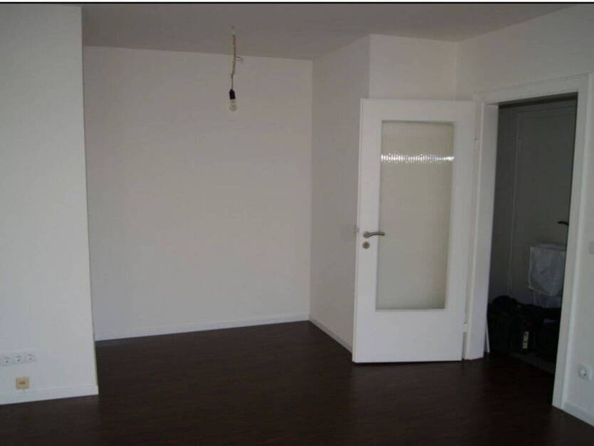 Zentrale 2-Zimmer-Wohnung mit Balkon und Einbauküche in Rellingen