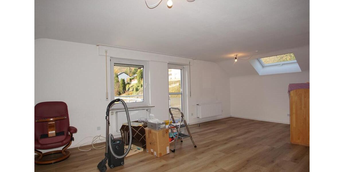 Dachgeschoßwohnung Netphen - 3 Zimmer, 88 m&sup2;, 840&euro; | Angebot:25023201