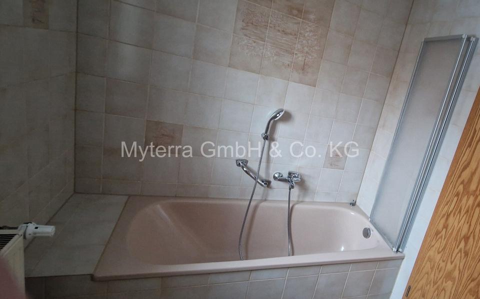 Dachgeschoßwohnung Schöllnach - 3 Zimmer, 70 m&sup2;, 590&euro; | Angebot:24863632