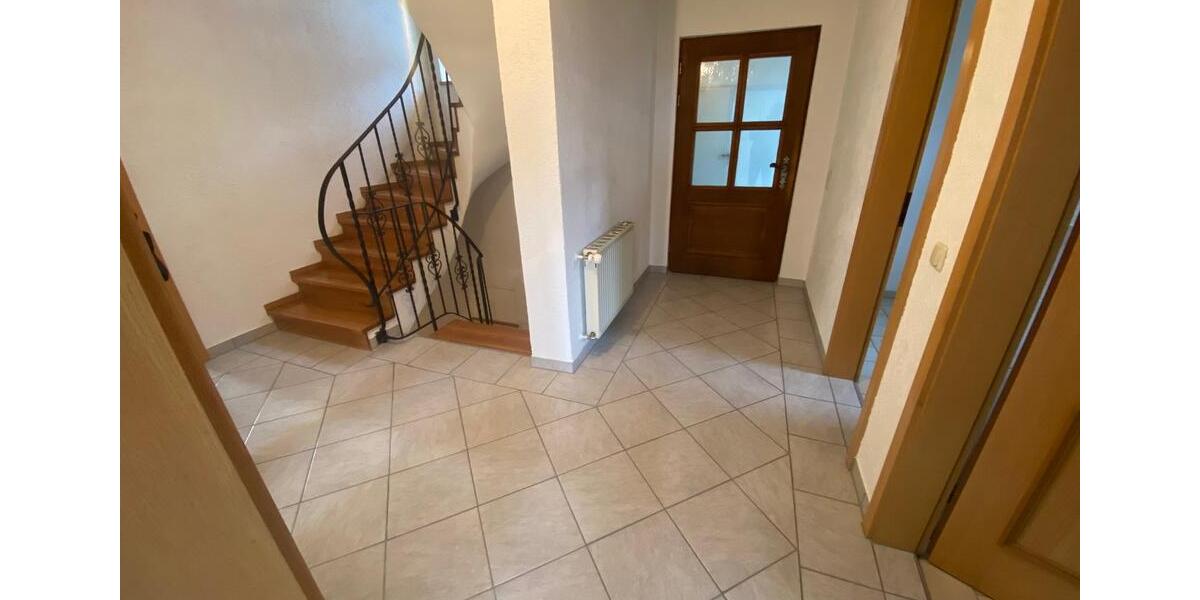 Einfamilienhaus Steinhöring - 7 Zimmer, 200 m&sup2;, 1.630&euro; | Angebot:25655825