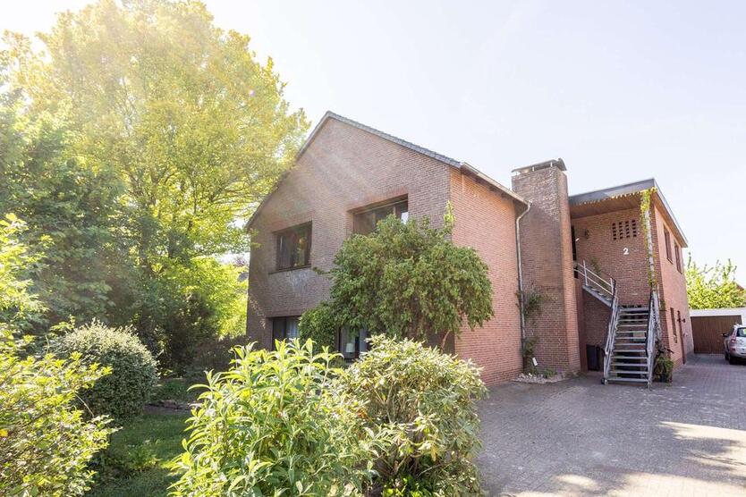 Frisch renoviert! Schönes WG-Zimmer in DG-Wohnung für junges Wohnen nahe Oldenburg Wildenloh