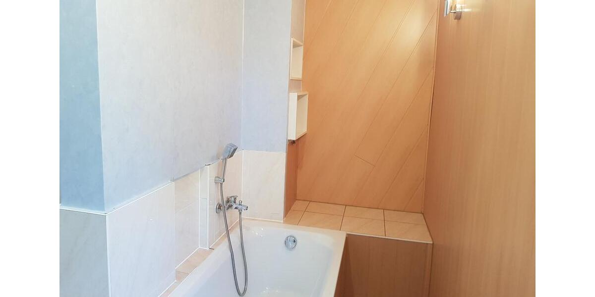 Erdgeschoßwohnung Eisfeld - 3 Zimmer, 100 m&sup2;, 680&euro; | Angebot:26523179