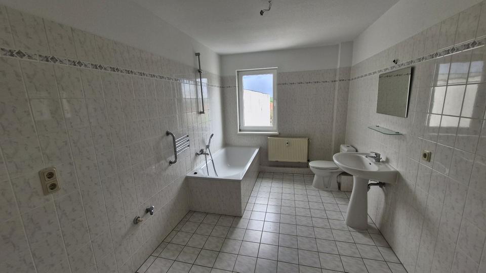 Dachgeschoßwohnung Magdeburg Nordwest - 2 Zimmer, 80 m&sup2;, 575&euro; | Angebot:26586291