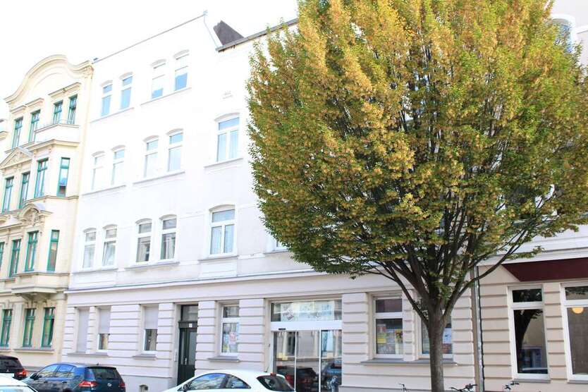 Charmante Altbauwohnung * 3- Zimmer mit Einbauküche 3 zimmer