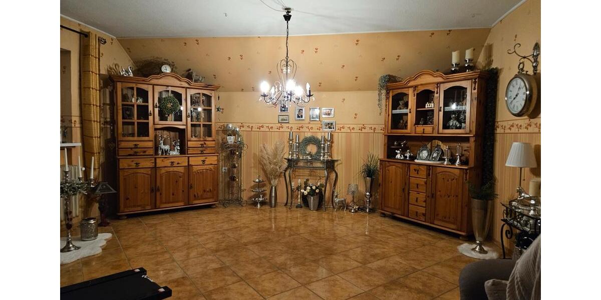 Dachgeschoßwohnung Borken (Hessen) - 2.5 Zimmer, 90 m&sup2;, 650&euro; | Angebot:25988970