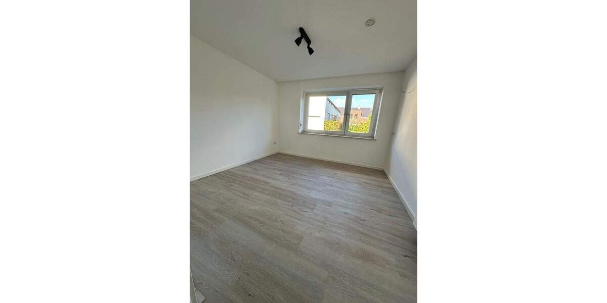 Sanierte 3,5-Zimmer-Erdgeschosswohnung mit Garten und Garage 3 zimmer