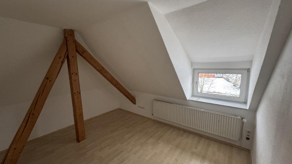 Dachgeschoßwohnung Bad Salzdetfurth - 4 Zimmer, 90 m&sup2;, 780&euro; | Angebot:24793435