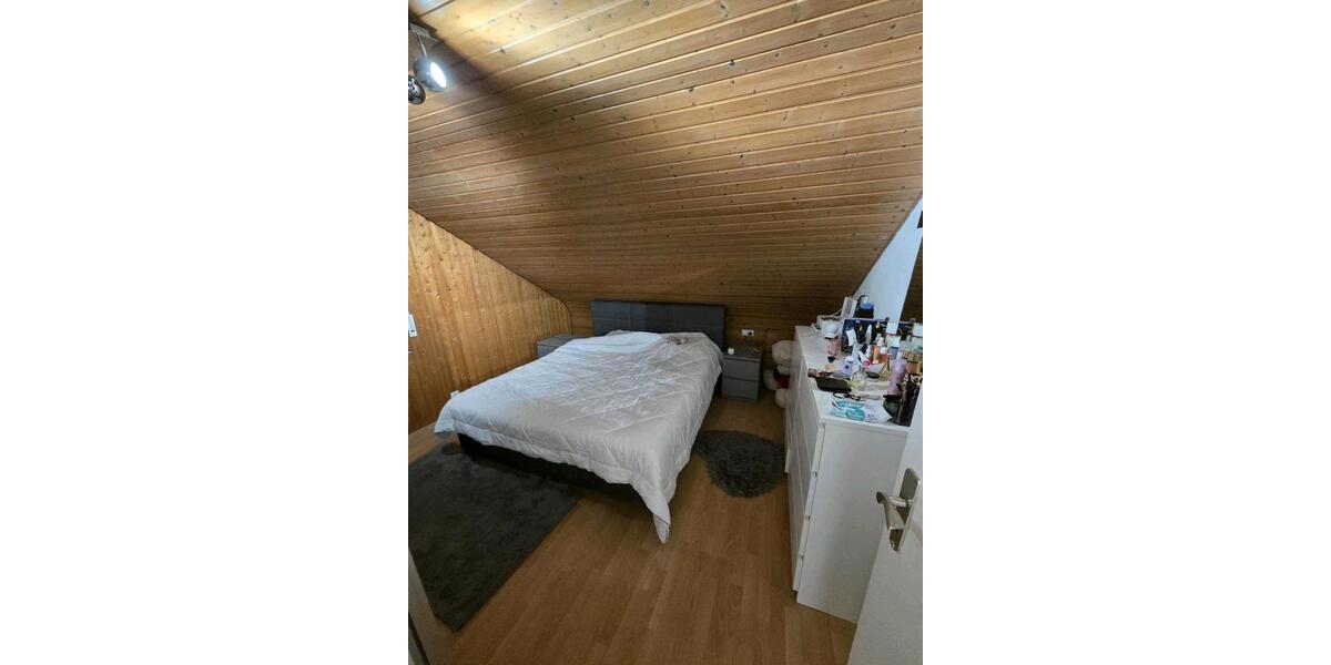 Dachgeschoßwohnung Esslingen am Neckar Pliensauvorstadt - 3 Zimmer, 57 m&sup2;, 1.070&euro; | Angebot:25844592