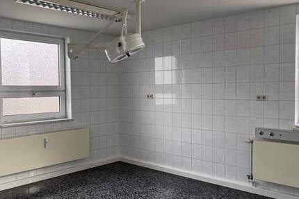 Bischofswerda! Ihre neue Herausforderung - Perfekte Praxis mit Möblierung! 6 zimmer