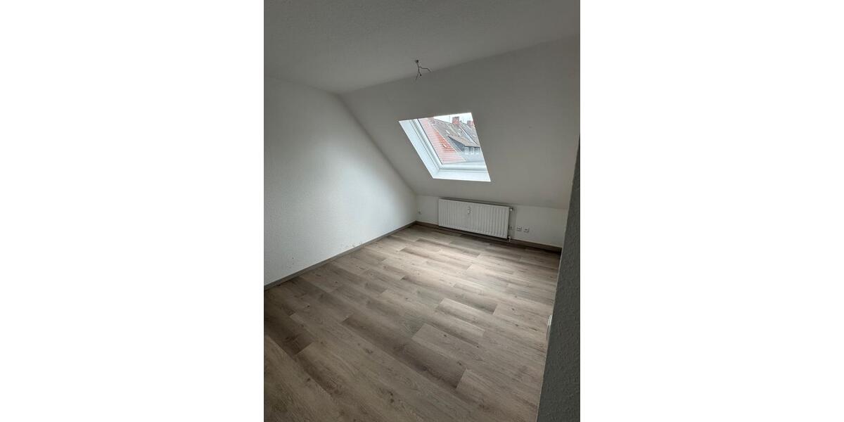 Dachgeschoßwohnung Essen Stadtbezirk III - 4 Zimmer, 102 m&sup2;, 850&euro; | Angebot:26539976