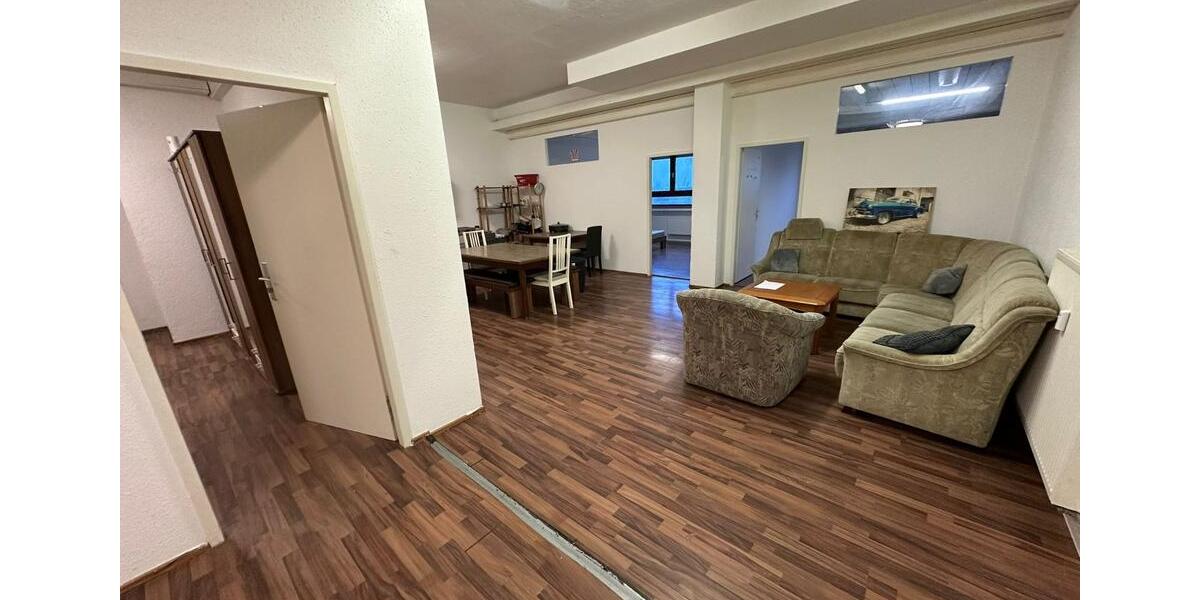 Große, teilmöblierte 3,5-Zimmer Wohnung zu vermieten, WG geeignet 3 zimmer