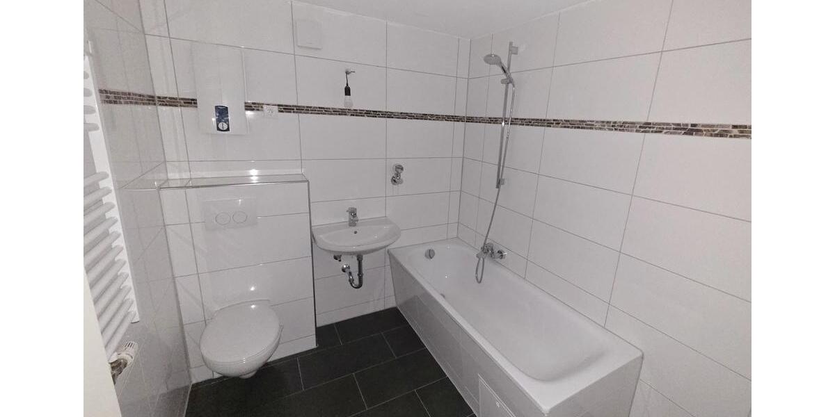 Direkt einziehen! Frisch renoviertes 1-Zimmer-Apartment + Loggia, separate Küche, Wannenbad, Aufzug 1 zimmer