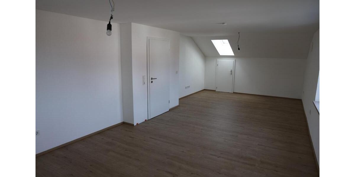 Dachgeschoßwohnung Monheim - 3 Zimmer, 110 m&sup2;, 1.150&euro; | Angebot:26413703