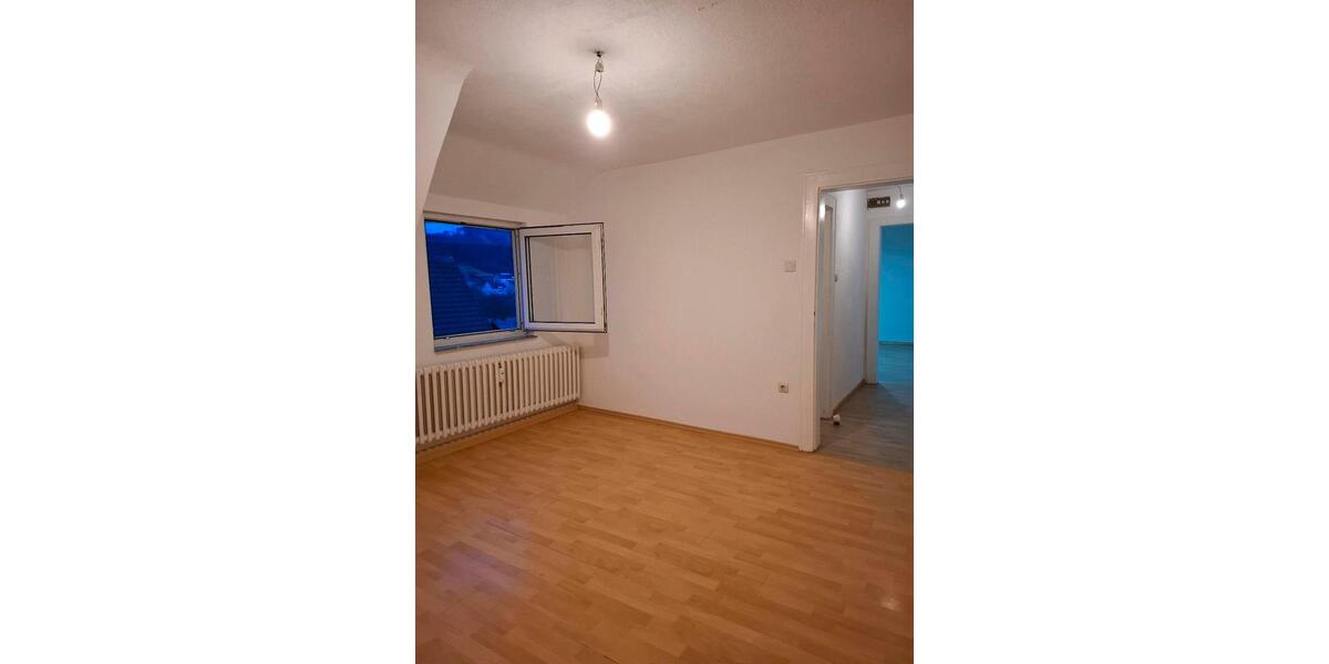 Dachgeschoßwohnung Siegen Eiserfeld - 1 Zimmer, 40 m&sup2;, 400&euro; | Angebot:24943761
