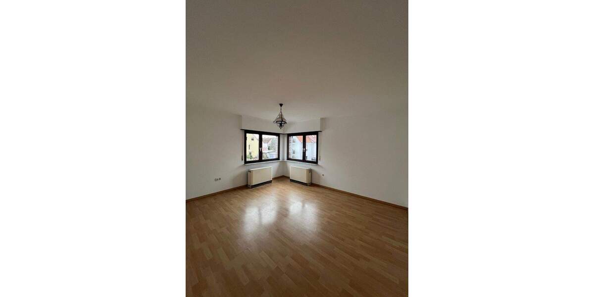 Ruhige 4-Zimmer-Wohnung mit Balkon & Gartennutzung - fußläufig zur Bahn 4 zimmer