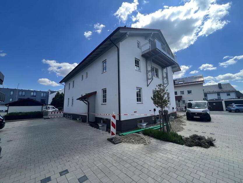 Planen Sie mit!!! Helle und großzügige Dachgeschoßwohnung in Ergoldinger Top-Lage!