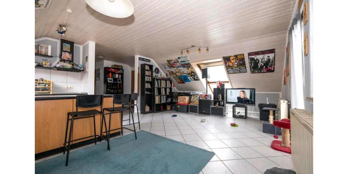 Dachgeschoßwohnung Niedereschach - 3.5 Zimmer, 90 m&sup2;, 900&euro; | Angebot:24730141