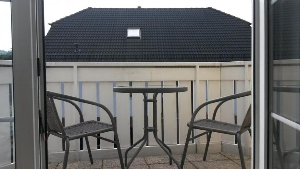 2-Zimmer-Wohnung mit BALKON - vollmöbliert -Nähe VW-Standort