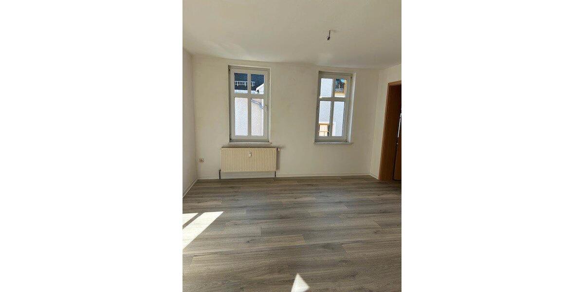 Dachgeschoßwohnung Oelsnitz (Erzgebirge) - 2 Zimmer, 42 m&sup2;, 239&euro; | Angebot:26429312