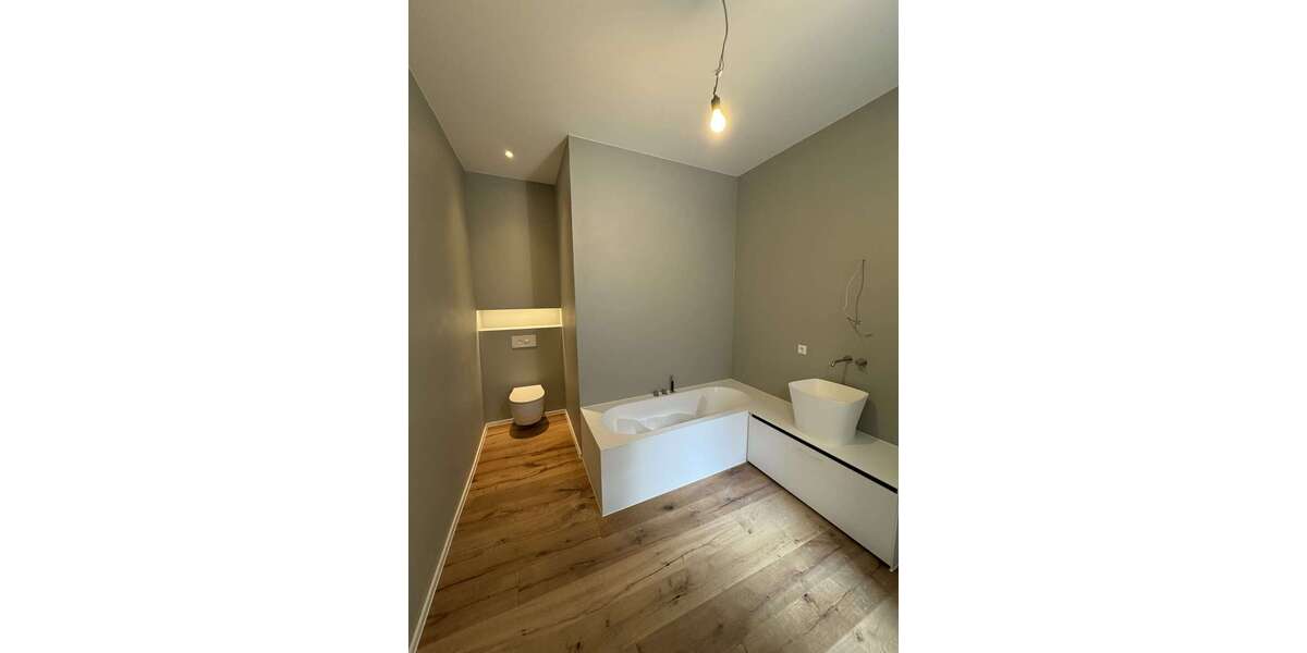 Etagenwohnung Wiesbaden Biebrich - 4 Zimmer, 130 m&sup2;, 2.800&euro; | Angebot:24770490