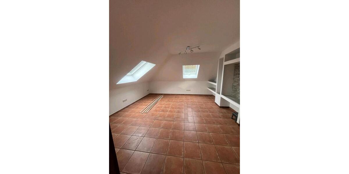 Dachgeschoßwohnung Windeck - 2 Zimmer, 72 m&sup2;, 600&euro; | Angebot:26296374