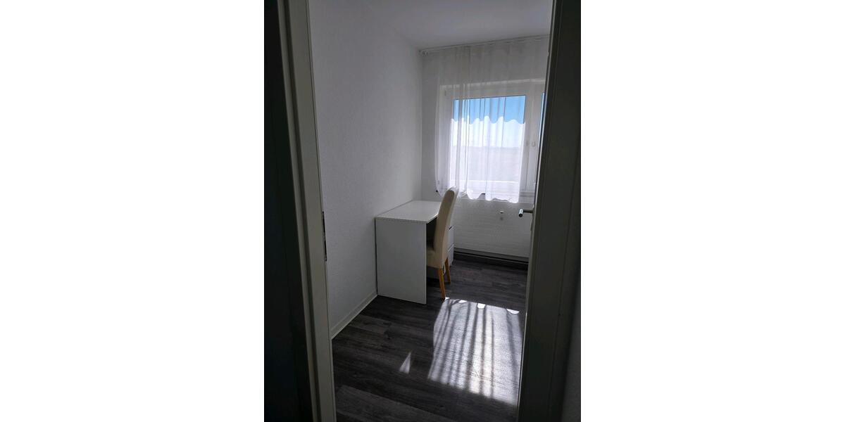 2 Zimmer in einer 3er WG ab sofort zu vermieten 4 zimmer
