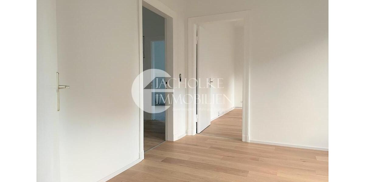 Wohnen mit Charakter – sanierte Altbauwohnung aus den 1920er Jahren mit rd. 200 m² Gartenteil 3 zimmer