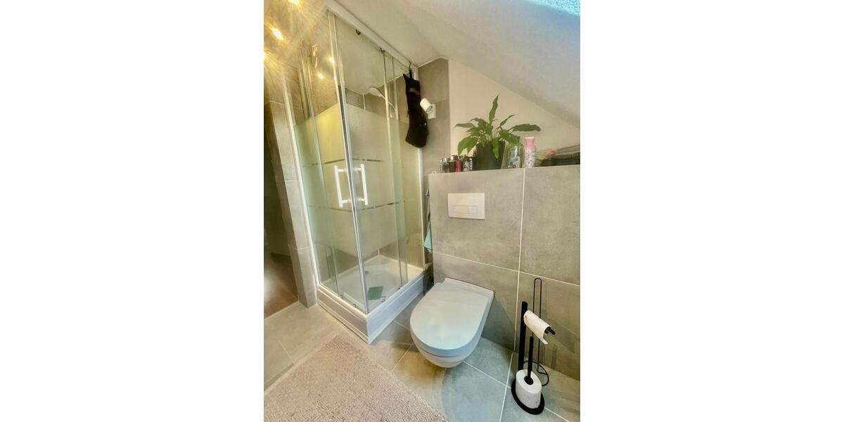 Helles Haus mit zwei separaten Wohnungen zimmer