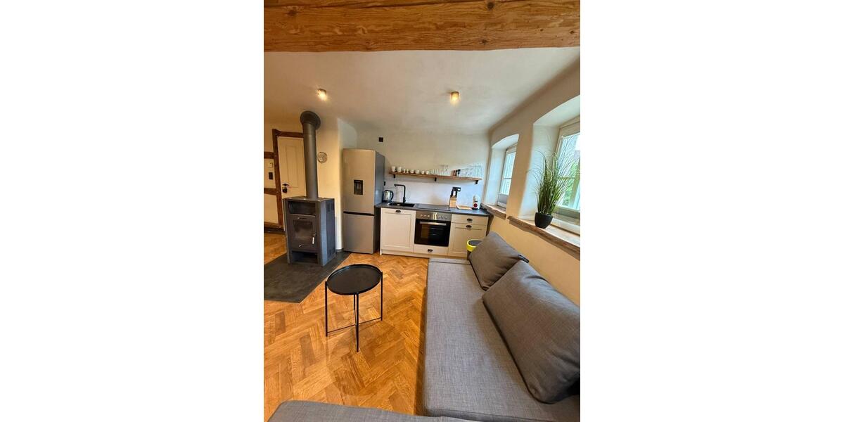 Natürlich sanierte und möblierte Altbauwohnungen zimmer