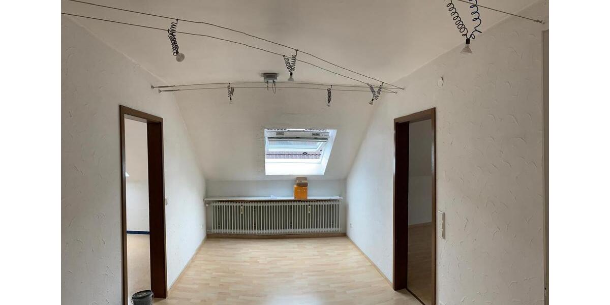 Dachgeschoßwohnung Horn-Bad Meinberg Bad Meinberg - 3 Zimmer, 90 m&sup2;, 680&euro; | Angebot:26182178
