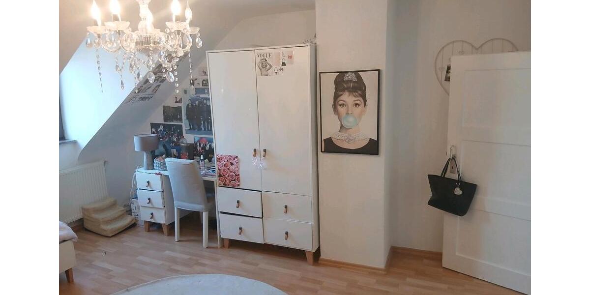 Dachgeschoßwohnung Schweinfurt Gartenstadt - 4 Zimmer, 110 m&sup2;, 750&euro; | Angebot:25752202