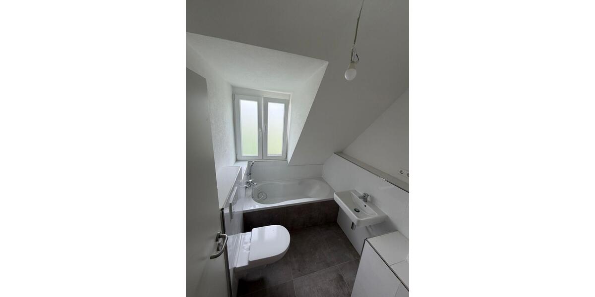 Dachgeschoßwohnung Achern - 3 Zimmer, 68 m&sup2;, 700&euro; | Angebot:26577718