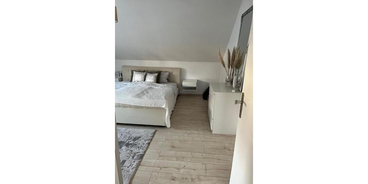 Dachgeschoßwohnung Scheuerfeld - 4 Zimmer, 80 m&sup2;, 700&euro; | Angebot:24370385