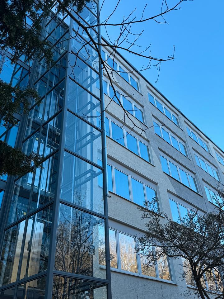 Gewerbeflächen 24 qm in Eggersdorf zu vermieten 1. OG zimmer