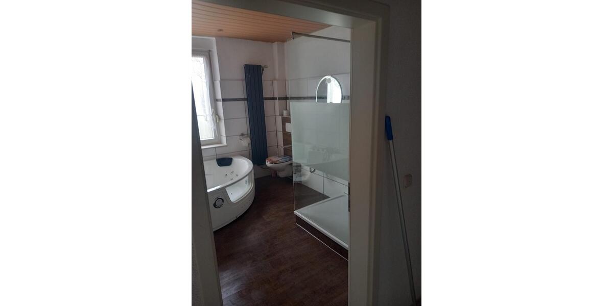 Etagenwohnung Lügde - 5 Zimmer, 130 m&sup2;, 850&euro; | Angebot:26254886