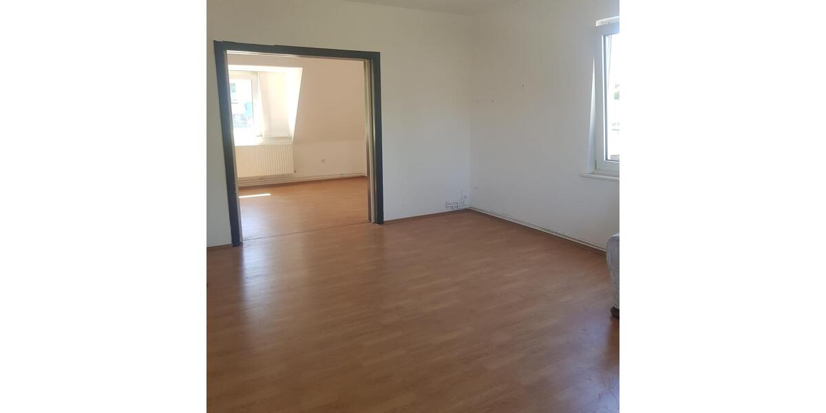Dachgeschoßwohnung Eschershausen - 2.5 Zimmer, 90 m&sup2;, 500&euro; | Angebot:26690145