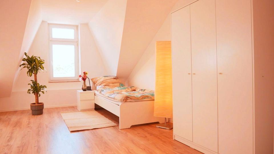 Modernes WG-Zimmmer in stylischer 5er WG (Vollausstattung) Amazon