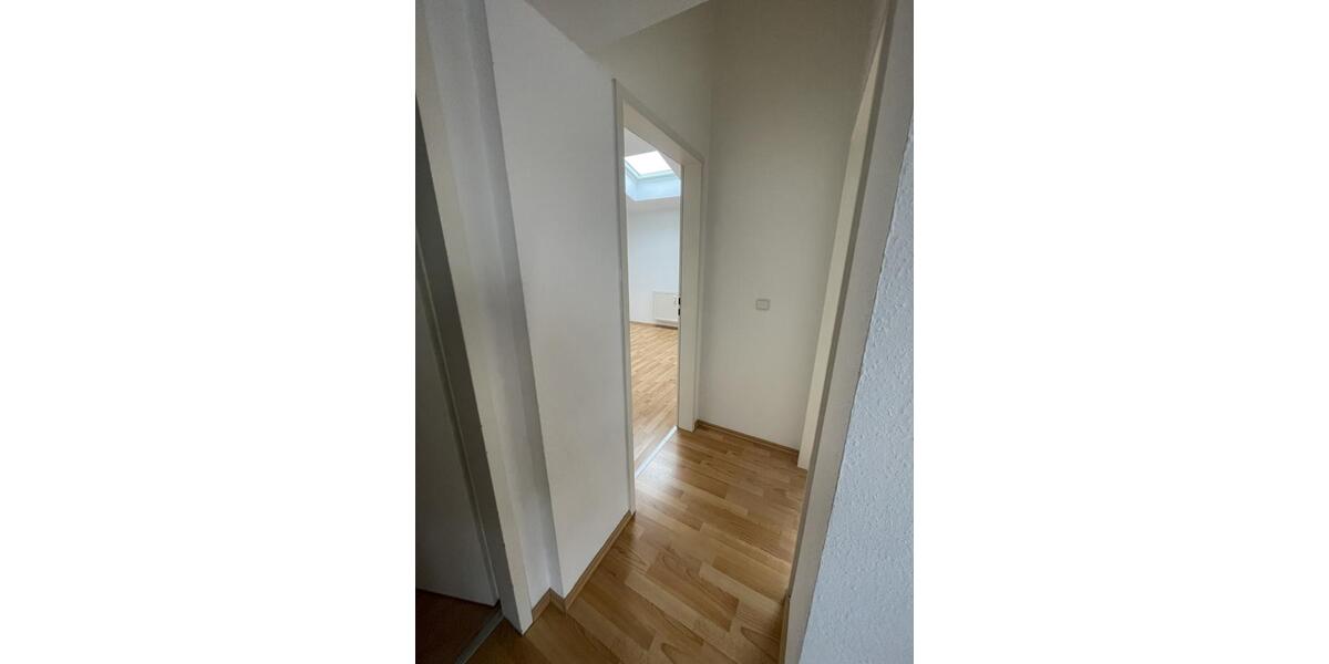 Dachgeschoßwohnung Moers - 3 Zimmer, 100 m&sup2;, 750&euro; | Angebot:22127287